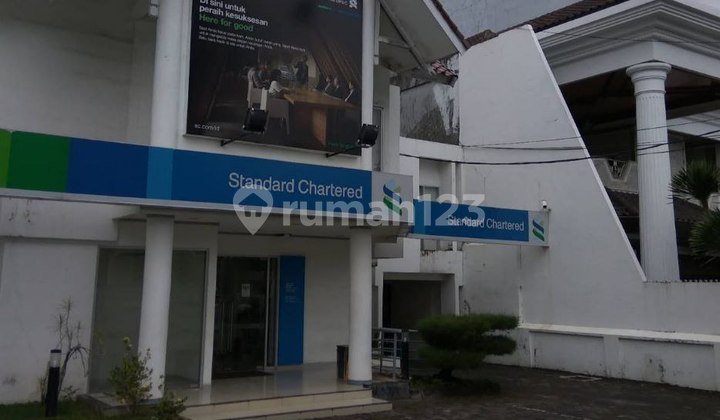 Disewakan Rumah 2 lantai di Jalan Jenderal Sudirman Disewakan Rumah 2 lantai di Jalan Jenderal Sudirman