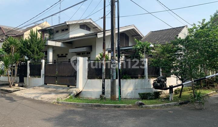 Nice, comfortable, ready-to-occupy house in Bintaro Sector 2.