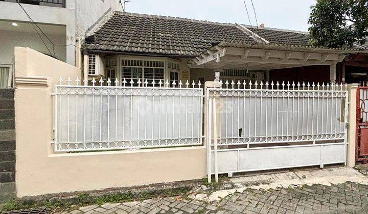 Rumah Minimalis, 1 lantai, lokasi strategis di Bintaro 1