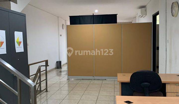 Ruko bagus, cocok untuk usaha maupun office&#x2026;. lokasi  strategis pingir jalan raya di Veteran. 2