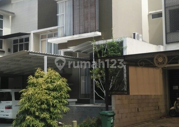 Nice, Minimalist House in Bintaro Jaya Sector 7