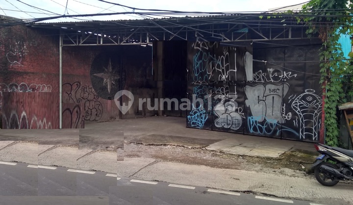 Ruang Usaha Letaknya di Jalan Utama Petukangan Ruang Usaha Letaknya di Jalan Utama Petukangan