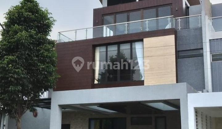 Nice House, 3 Floors, Comfortable and Safe Environment in Sentul.