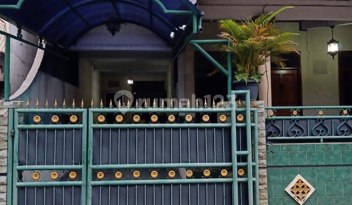 Rumah 2 Lantai, luas, lokasi strategis di Mampang