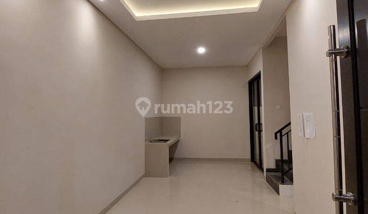 Rumah 2 Lantai De Villa Kedungmundu Mewah Tengah Kota  Semarang 9