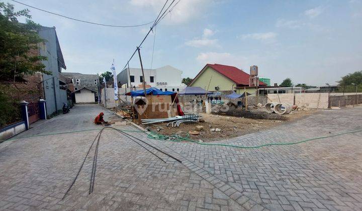 Rumah 2 Lantai De Villa Kedungmundu Mewah Tengah Kota  Semarang 23