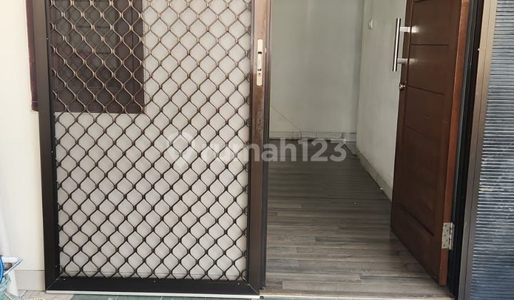 Rumah Dlm Perumahan Taman Palem Jakarta Barat. 2 Lantai 2