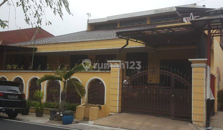 Rumah 2 Lantai Bagus Semi Furnished SHM di Jalan Danau Ranau 1