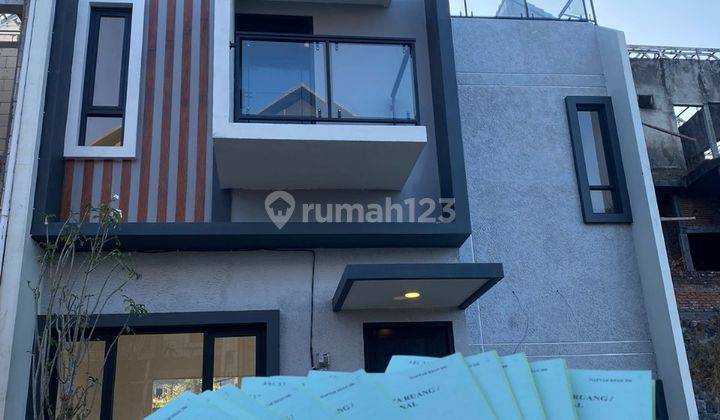 Rumah Villa Luas Dan Nyaman 3 Lantai Cocok Untuk Hunian di Batu 2