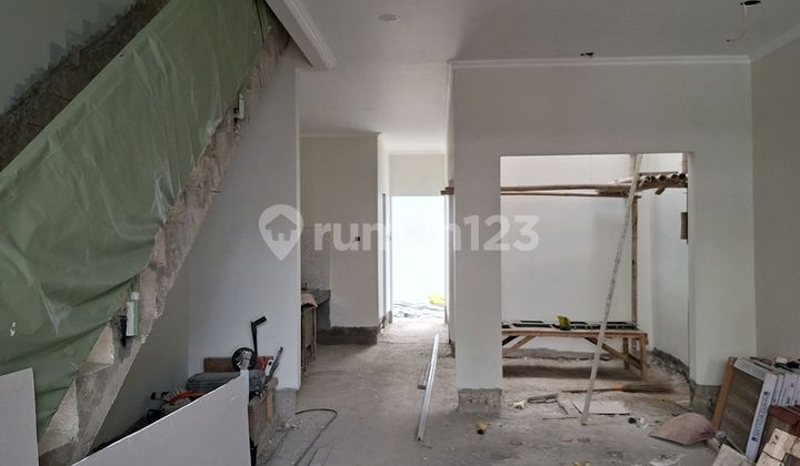 Rumah American Classic di Meruya Utara Tahap Finishing 2