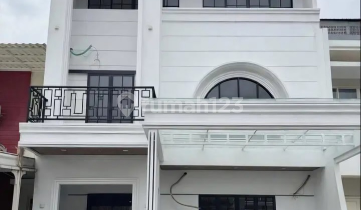 Rumah American Clasic Golf Lake Residence Super Kece dan Mewah Siap Huni