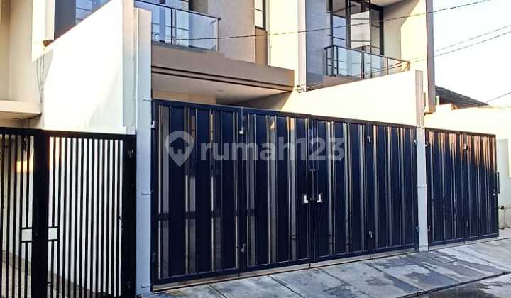 Rumah Baru 3 Lantai Sunrise Garden Dekat Sekolah Penabur 