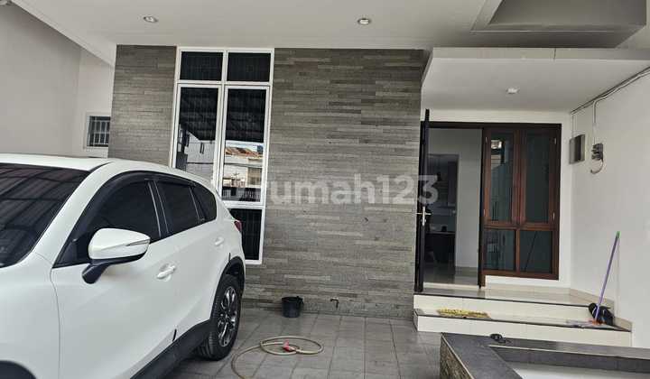 Minimalist House 2.5 Floors Bojong Indah West Jakarta Flood-Free Standalone Building 2