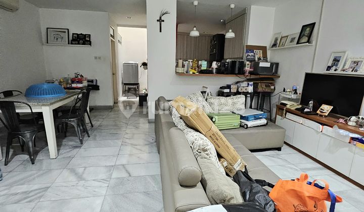 Rumah Siap Huni Taman Kebon Jeruk Interkon Luas 108m Bangunan Mandiri