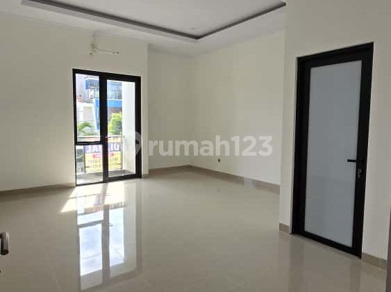 Rumah 3 Lantai Brand New Murah Meruya Jakarta Barat 2