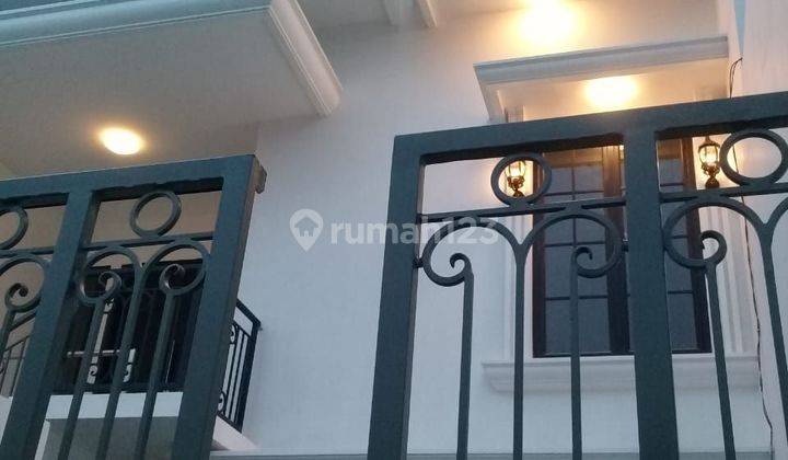 Rumah Minimalis Modern 3.5 Lantai Kebon Jeruk Jakarta Barat Ada Swimming Pool 2