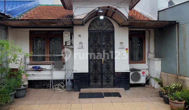 Rumah Taman Ubud Estate Terdepan Lippo Karawaci 2 Kamar Rapih Siap Huni