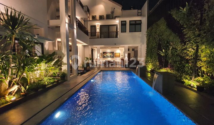 Rumah Mewah Kemang Bangunan Mandiri Ada Swimming Pool Bangunan Th.2024