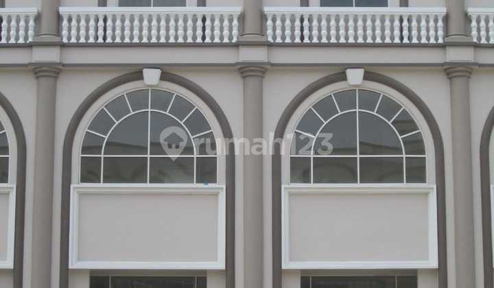 Ruko Gandeng 2 Green Lake Food City Hadap Danau 2 Sisi Langka Ruko Gandeng 2 Green Lake Food City Hadap Danau 2 Sisi Langka