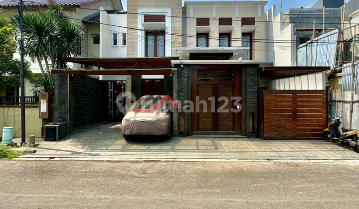 Rumah Asri dan Mewah di Dalam Komplek area Tanjung Barat 2