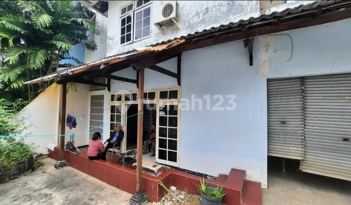 Old House in Jatipadang Pejaten Complex 210sqm 2.4m 2