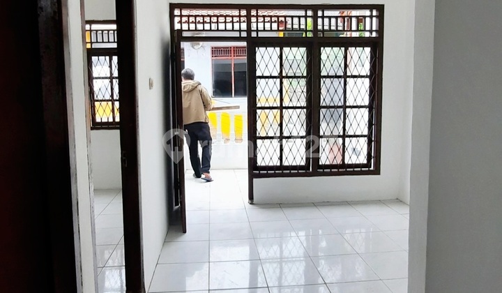 Rumah 2 lantai 3 kmr Jatipadang Pasar Minggu 27jt/thn 5