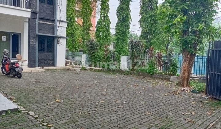 Gedung 3 lantai Tb.Simatupang pasar minggu dekat antam 180jt/thn 3