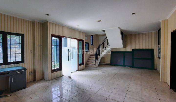 Gedung 3 lantai Tb.Simatupang pasar minggu dekat antam 180jt/thn 4