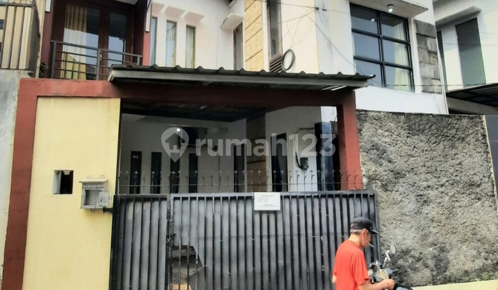Strategic House 3 Bedrooms Pejaten Pasar Minggu 75 Million per Year