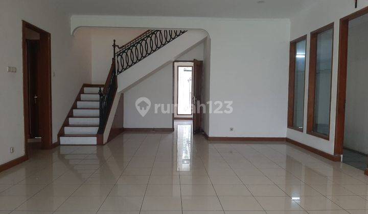 Disewakan Rumah Bagus,asri Dan Nyaman Setraduta Kota Bandung 3