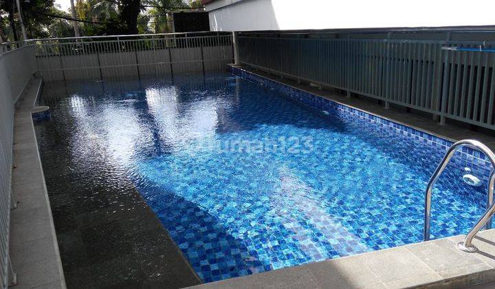 kolam renang apartemen beverly dago resident view