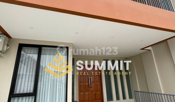 Rumah Modern Tropis Minimalis Jakarta Timur 2
