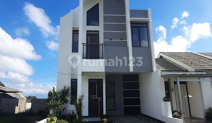 Cool Villa House at 1,100 Meters Above Sea Level in Padaasih, North Cimahi