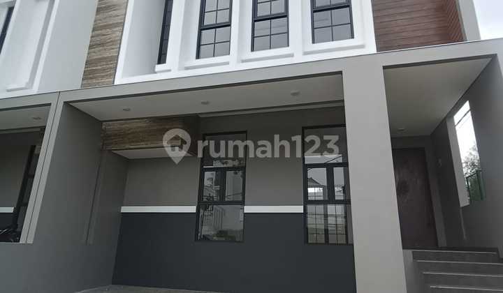Rumah Mewah di Pondok Hijau Setiabudi