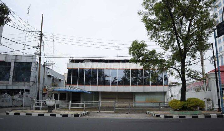 DI SEWAKAN
GEDUNG JALAN DI PONEGORO EX RABO BANK
 2