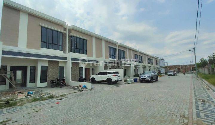 DI JUAL VILLA BARU SIAP HUNI DI KOMPLEK ROYAL PARK RESIDENCE  2