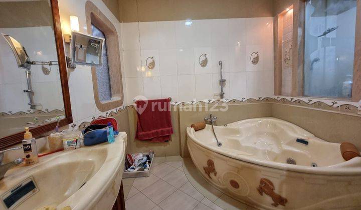 DI JUAL 1 UNIT VILLA SIAP HUNI DI JALAN BATU BARA BELAKANG YANG LIM PLAZA 3