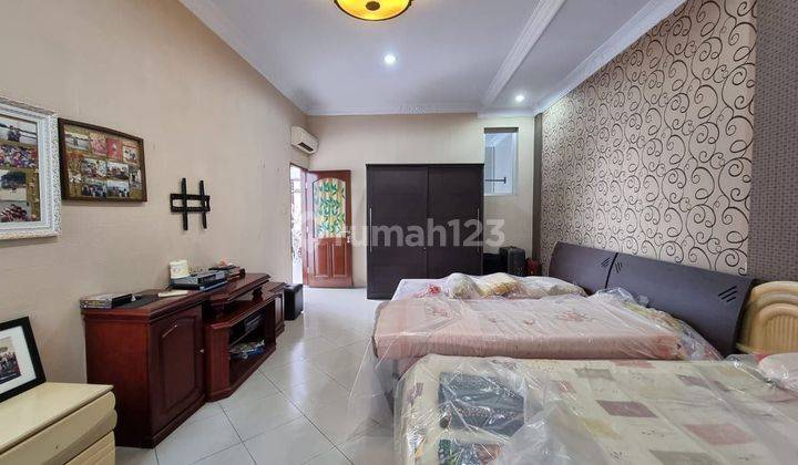 DI JUAL 1 UNIT VILLA SIAP HUNI DI JALAN BATU BARA BELAKANG YANG LIM PLAZA 6