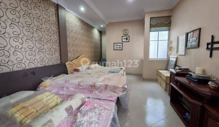 DI JUAL 1 UNIT VILLA SIAP HUNI DI JALAN BATU BARA BELAKANG YANG LIM PLAZA 13