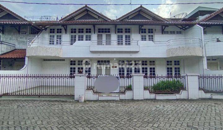 DI JUAL
VILLA GANDENG DI KOMPLEK TAMAN PUTRI HIJAU 2