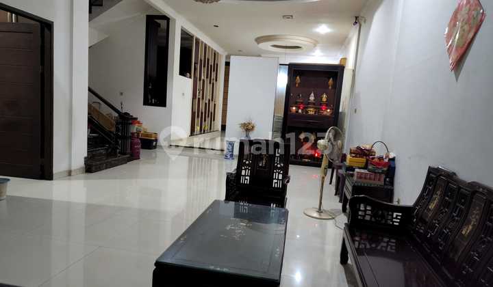 DI JUAL 1 UNIT VILLA SIAP HUNI DI KOMPLEK RIVER VALLEY LABOLATORIUM 7