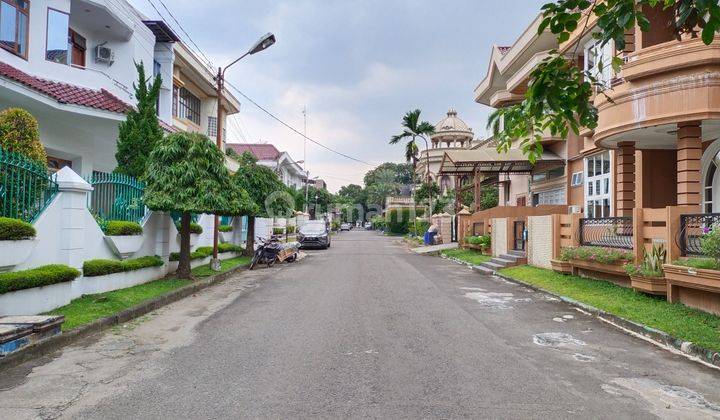 DI JUAL 1 UNIT VILLA SIAP HUNI DI KOMPLEK TAMAN MALIBU INDAH POLONIA 2