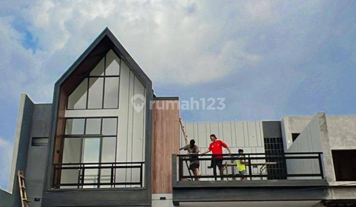 Rumah Scandinavian 2 lantai carport 2 mobil 2