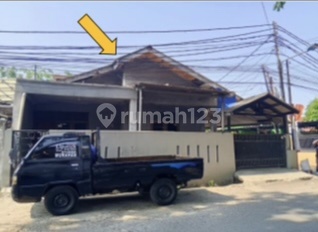 Minimalist house in East Jakarta bamboo hut