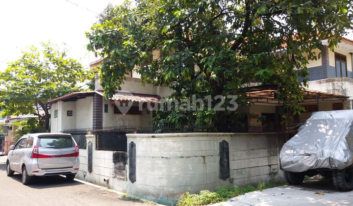 Old House on Jalan Merah Jambu, Kelapa Gading, North Jakarta 1