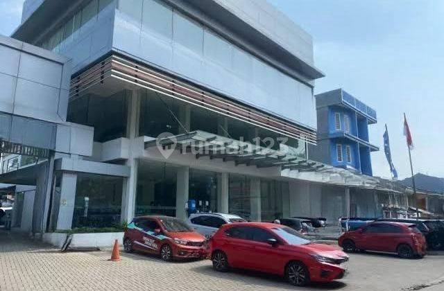 Showroom di Jalan Danau Sunter Utara, Tanjung Priok Jakarta Utara 1