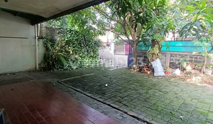 Rumah Lama Kemandoran Dekat Permata Hijau