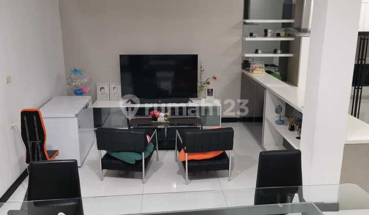 Walet Pik Rumah 3 Lantai 