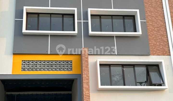 Ready-to-Use 3-Storey Warehouse at Era Prima Daan Mogot Baru
