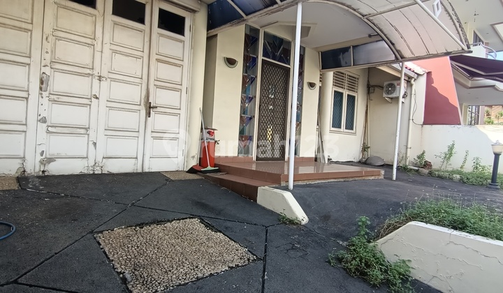 Mega Kebon Jeruk Rumah 1 ,5 Lantai Hadap Selatan 